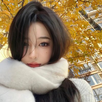 蓝色牛仔裤芬兰小姐